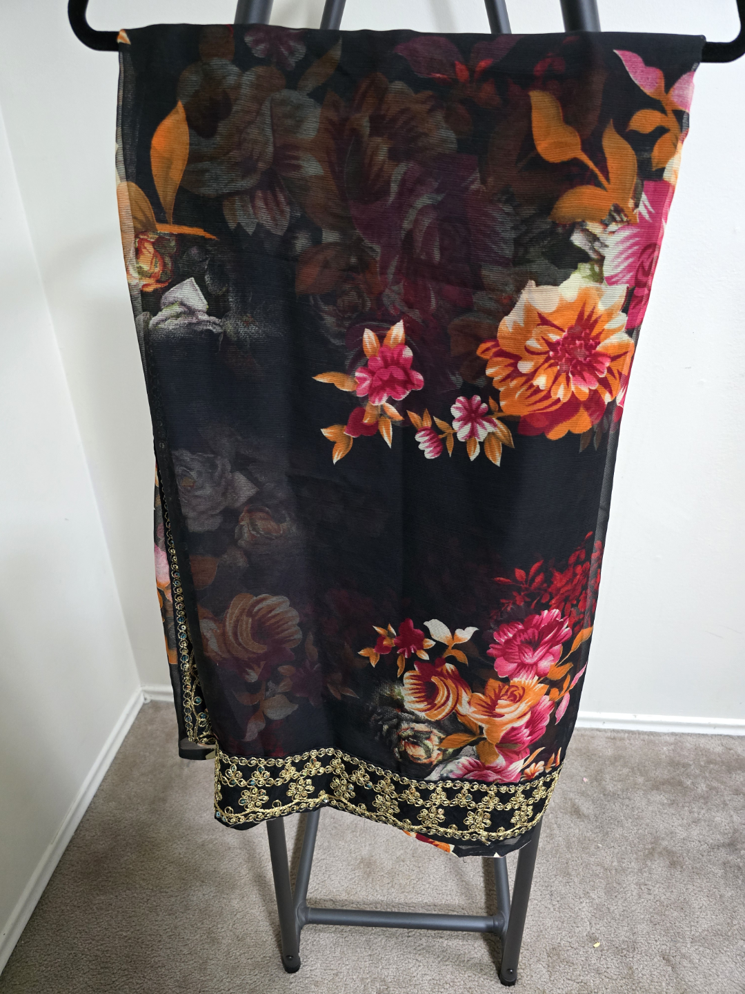 Gorgeous Black Floral Saree with Embroidered Border - photo 2