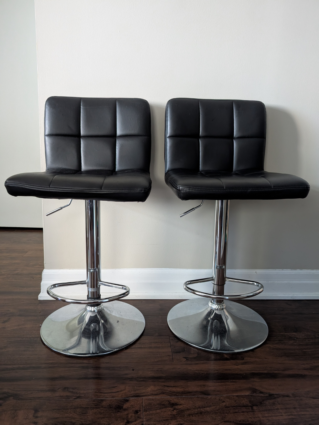 Pair of Black PU Leather Bar Stools with Chrome Base - photo 2
