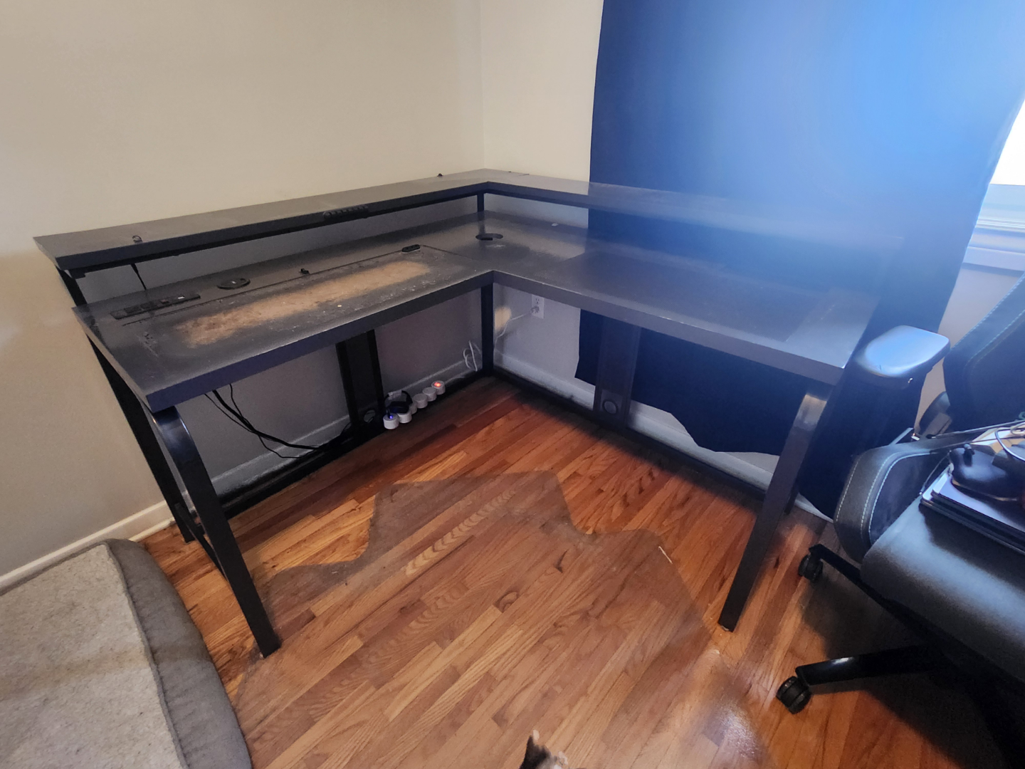 L-Shaped Gaming Desk with LED Lights (CAN DELIVER)