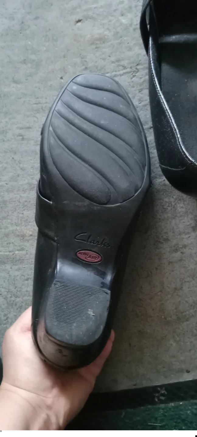 Women's Clarks Black Leather Shoes# freecycle image indicator(4)