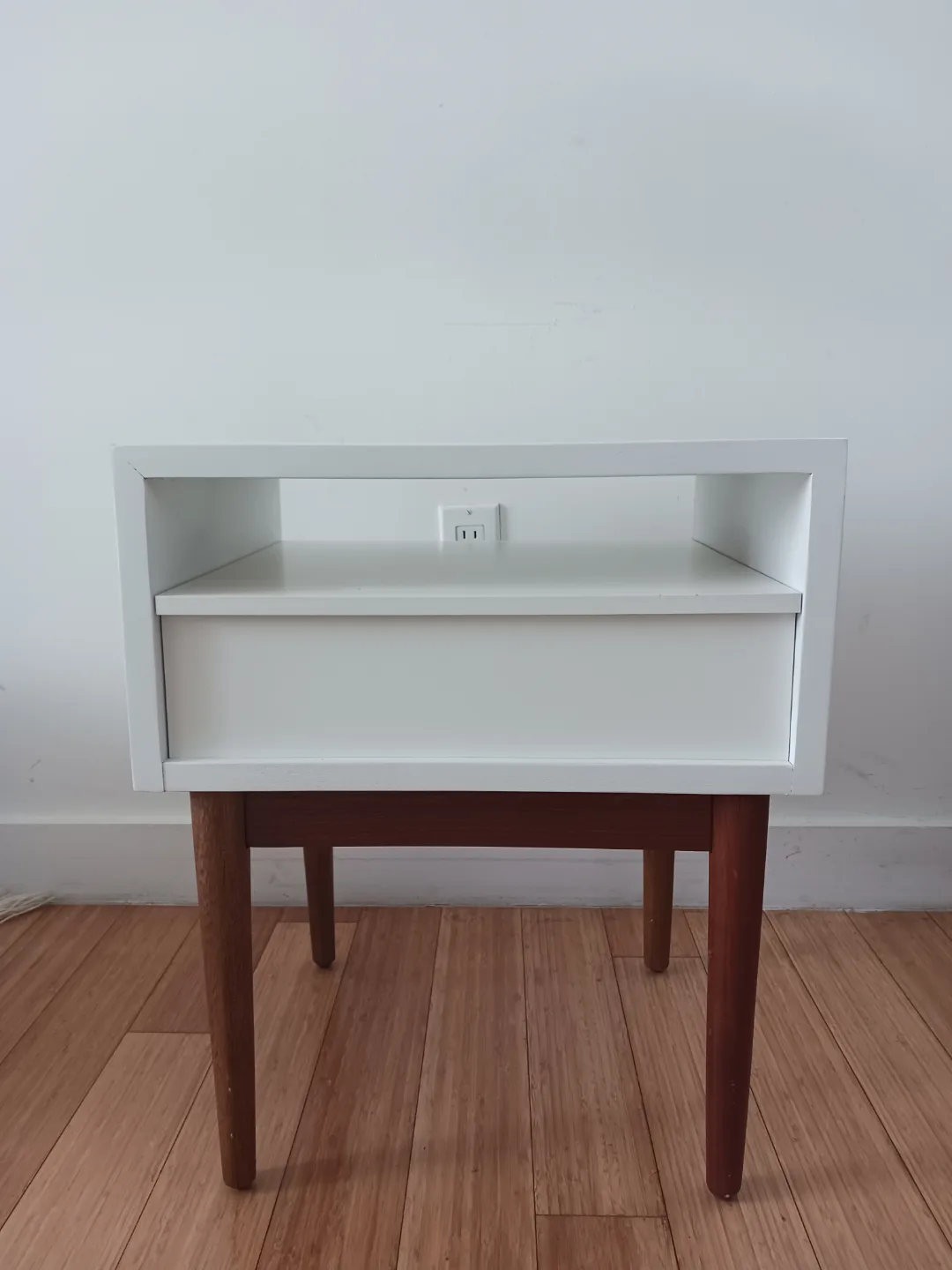 White Mid-Century Modern Nightstand and Coffee Table Set image indicator(3)