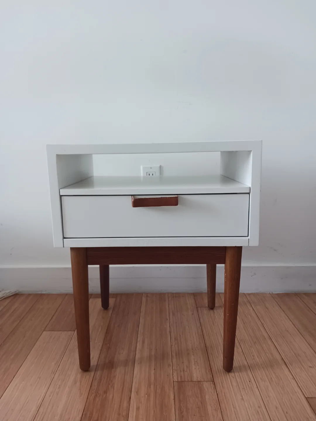 White Mid-Century Modern Nightstand and Coffee Table Set image indicator(4)