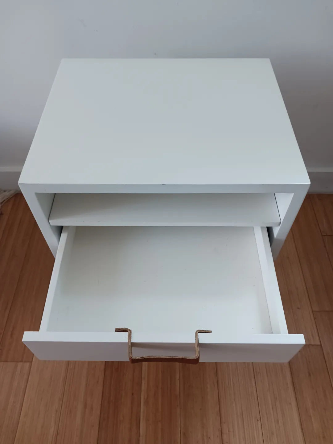 White Mid-Century Modern Nightstand and Coffee Table Set image indicator(7)