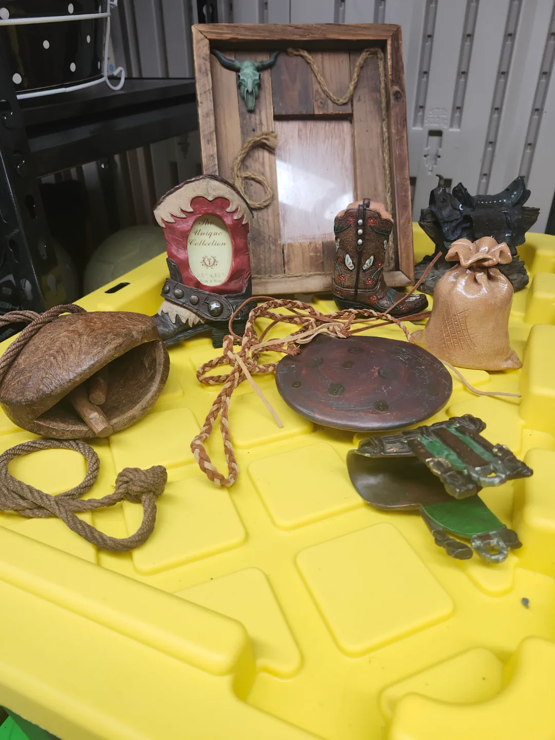 Western Themed Decor  Lot thumbnail