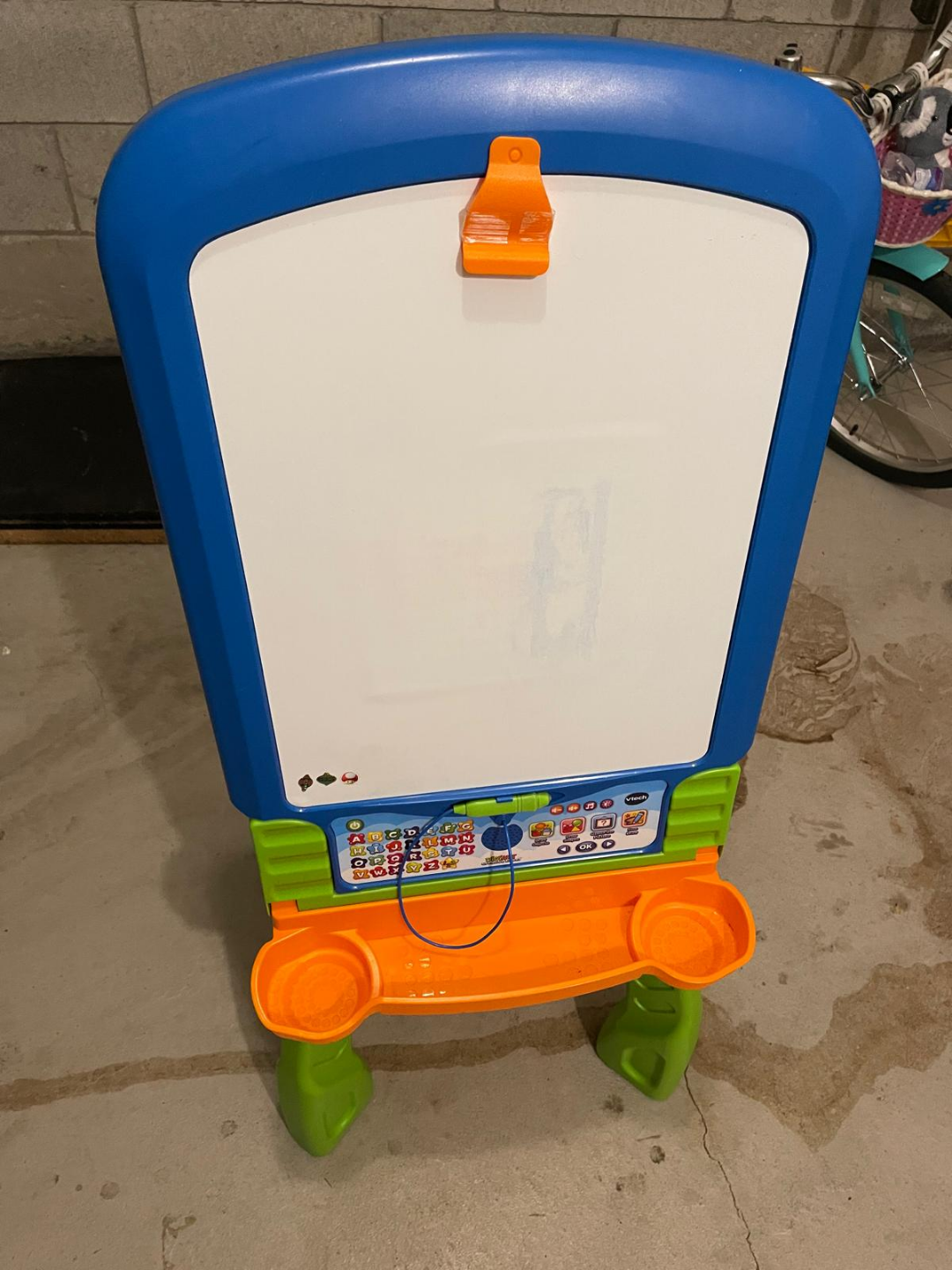 VTech Sit-to-Stand Art Easel