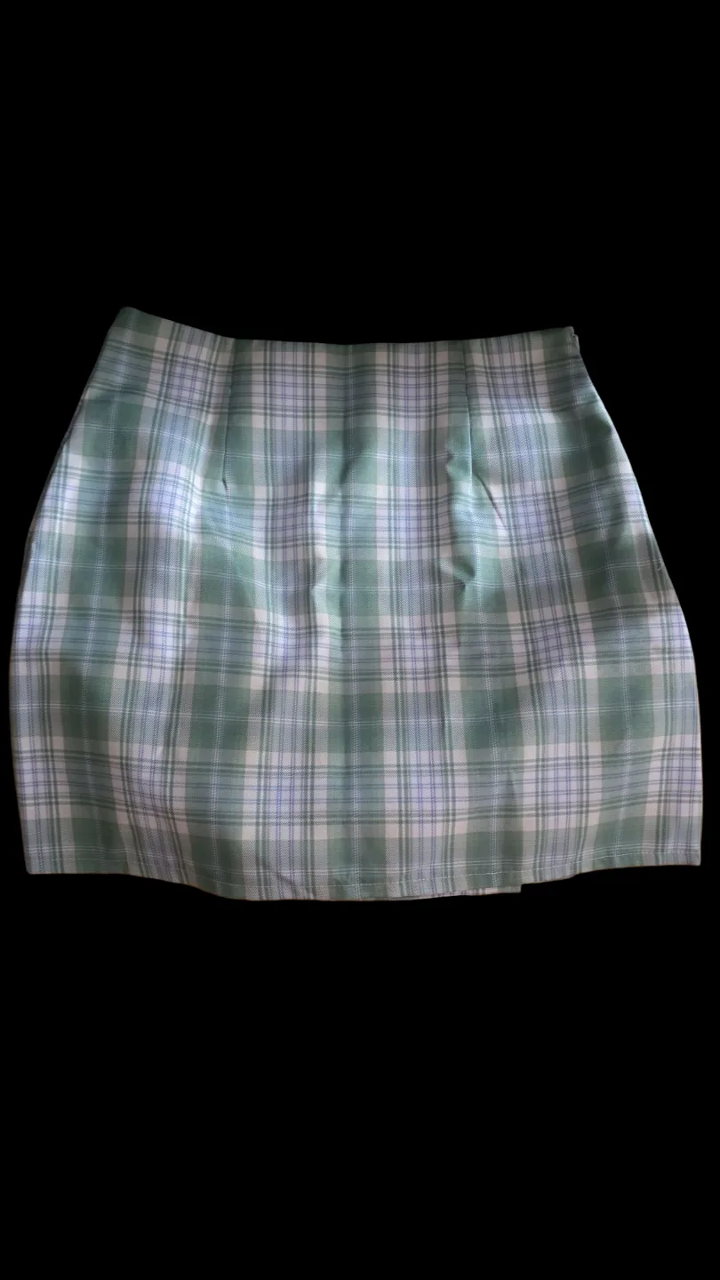 Pleated Plaid Mini Skirt ✨️FREE🥕✨️#freecycle thumbnail