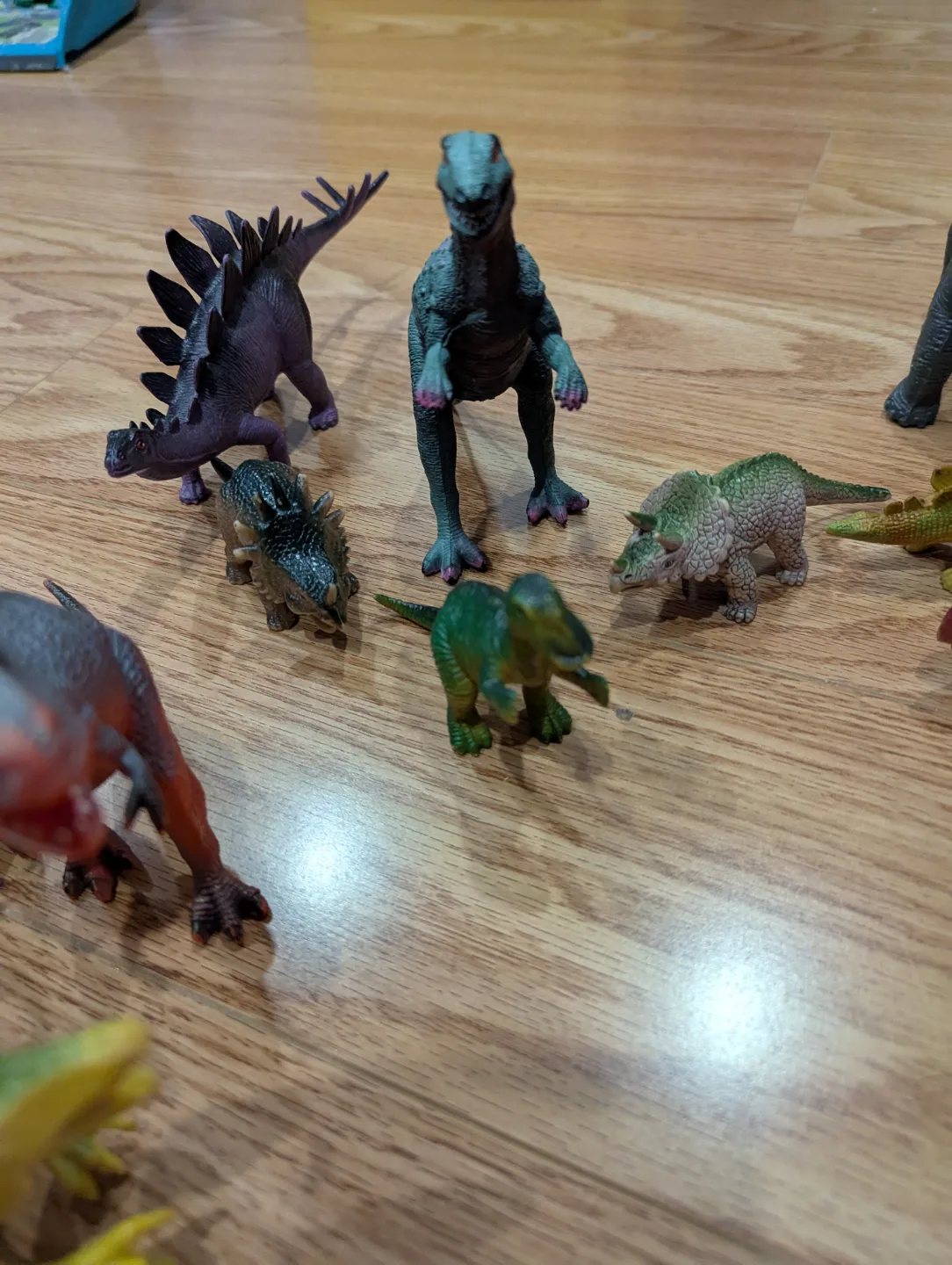 Large Collection of Dinosaur Toys image indicator(7)