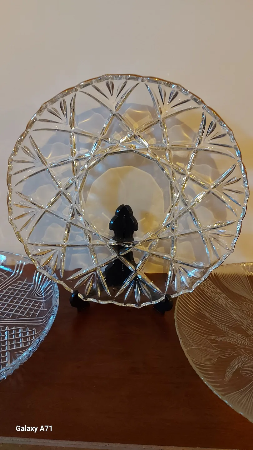 Set of three vintage crystal serving dishes image indicator(2)