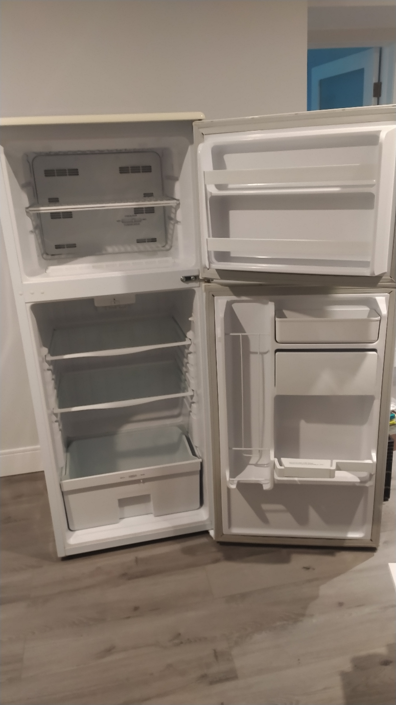 Danby Top-Freezer Refrigerator - photo 4