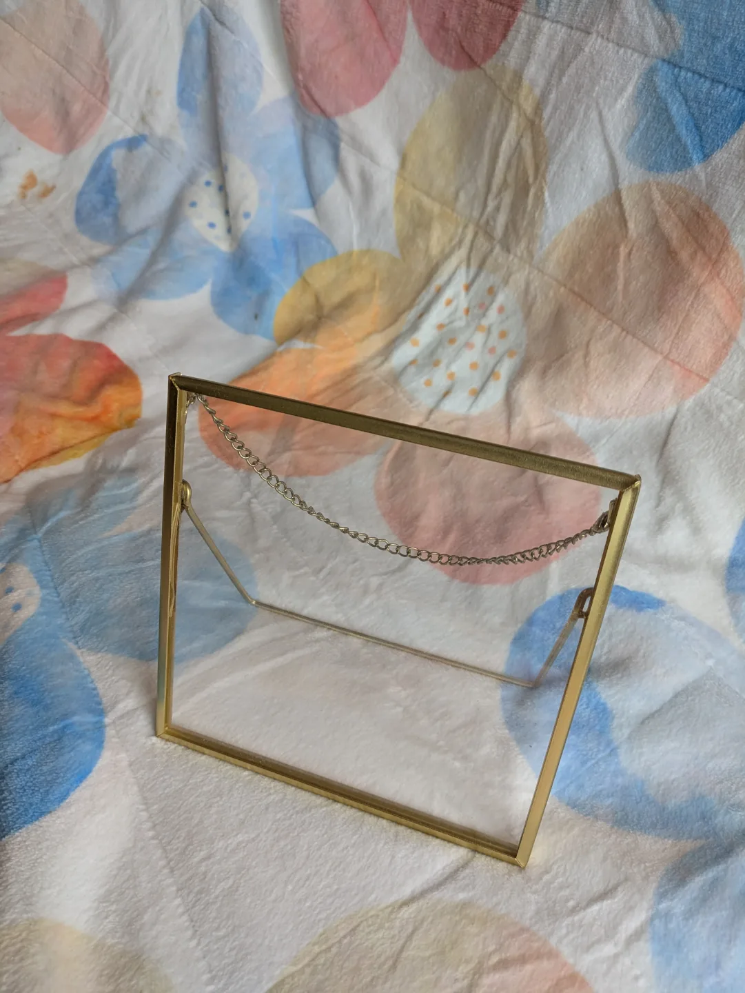 Gold frame (hang or stand) thumbnail