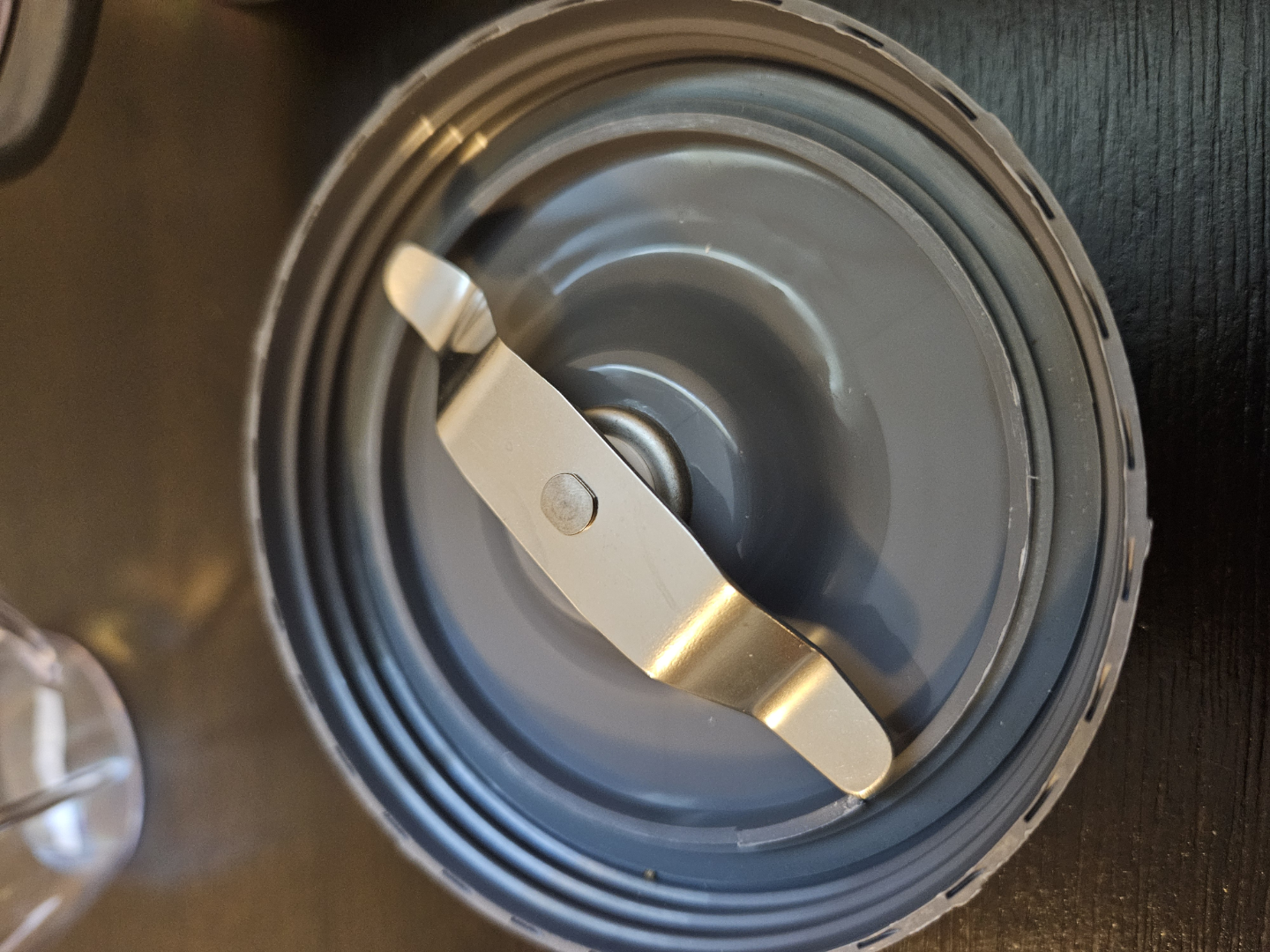 Two NutriBullet 600 watt Cups with Lids and Blades 🧡 - photo 4
