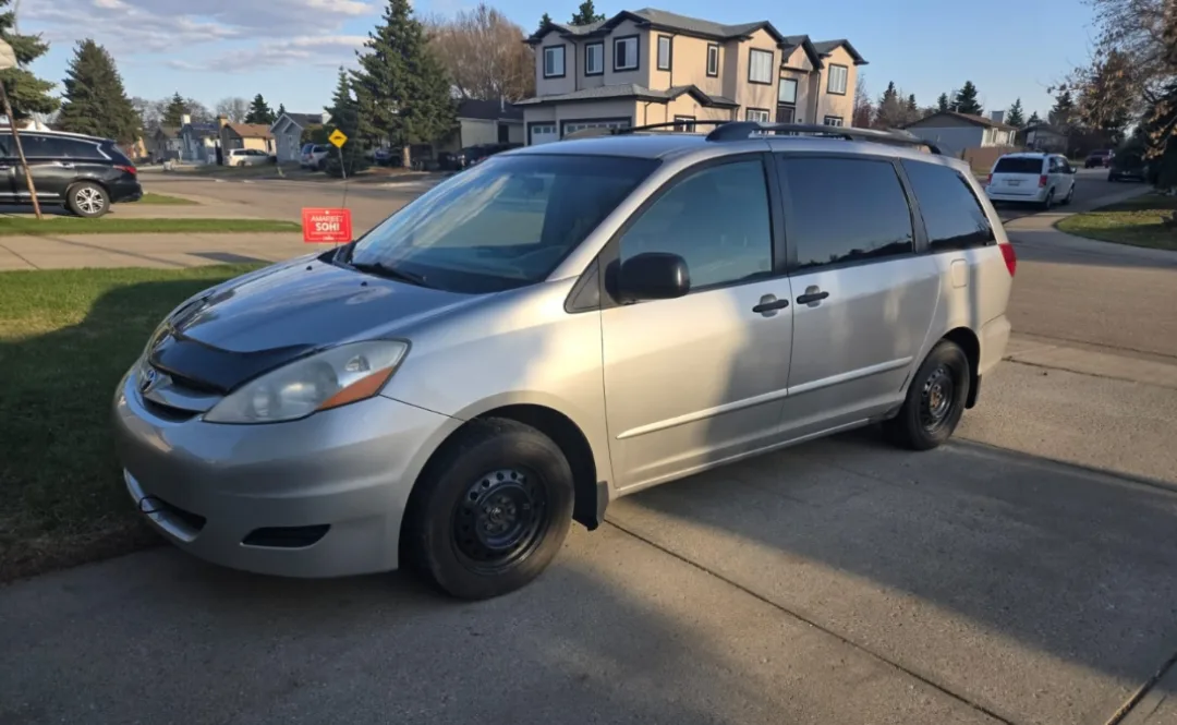 2006 Toyota Sienna Minivan image indicator(7)