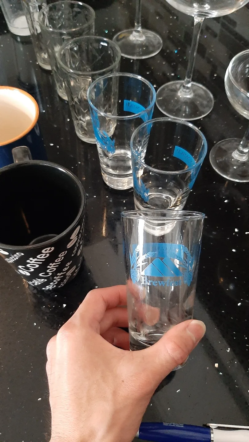 Assorted glasses & Mugs image indicator(4)