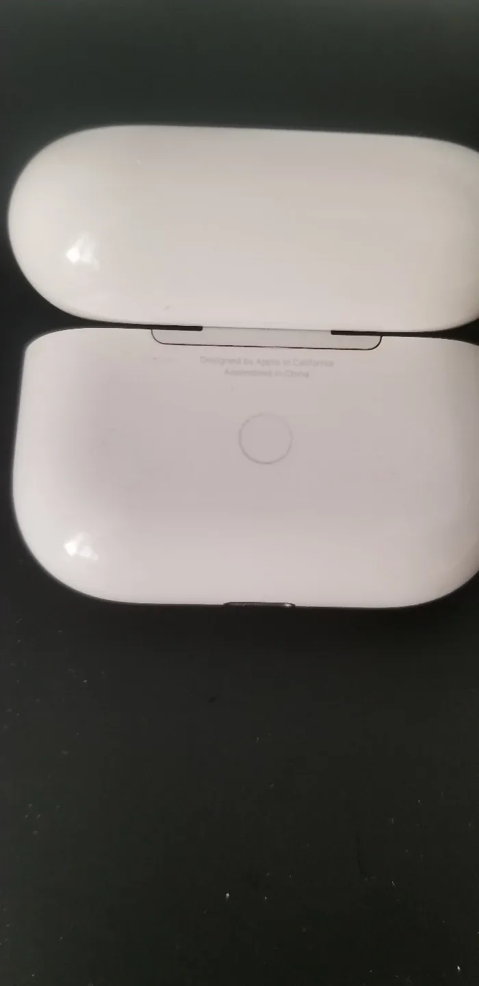 Apple AirPods Pro Charging Case image indicator(2)
