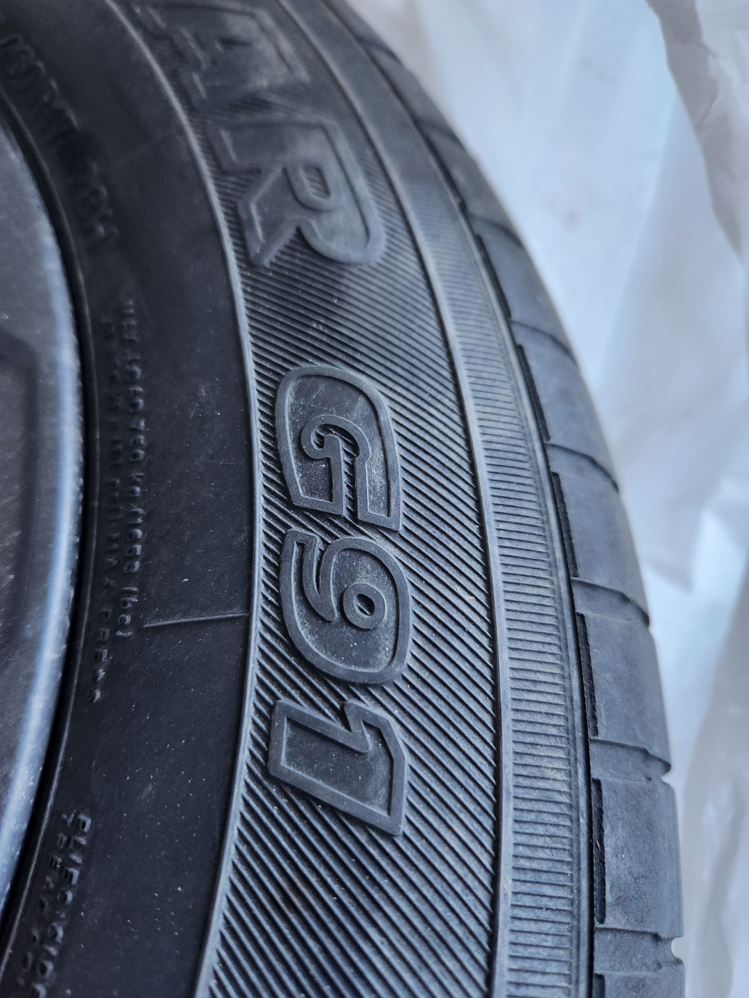Subaru 17" Alloy Wheels with Yokohama Tires - photo 3
