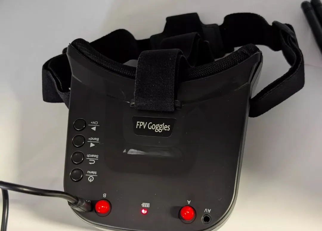 5.8G FPV Goggles with 3 Inch HD LCD Screen image indicator(4)