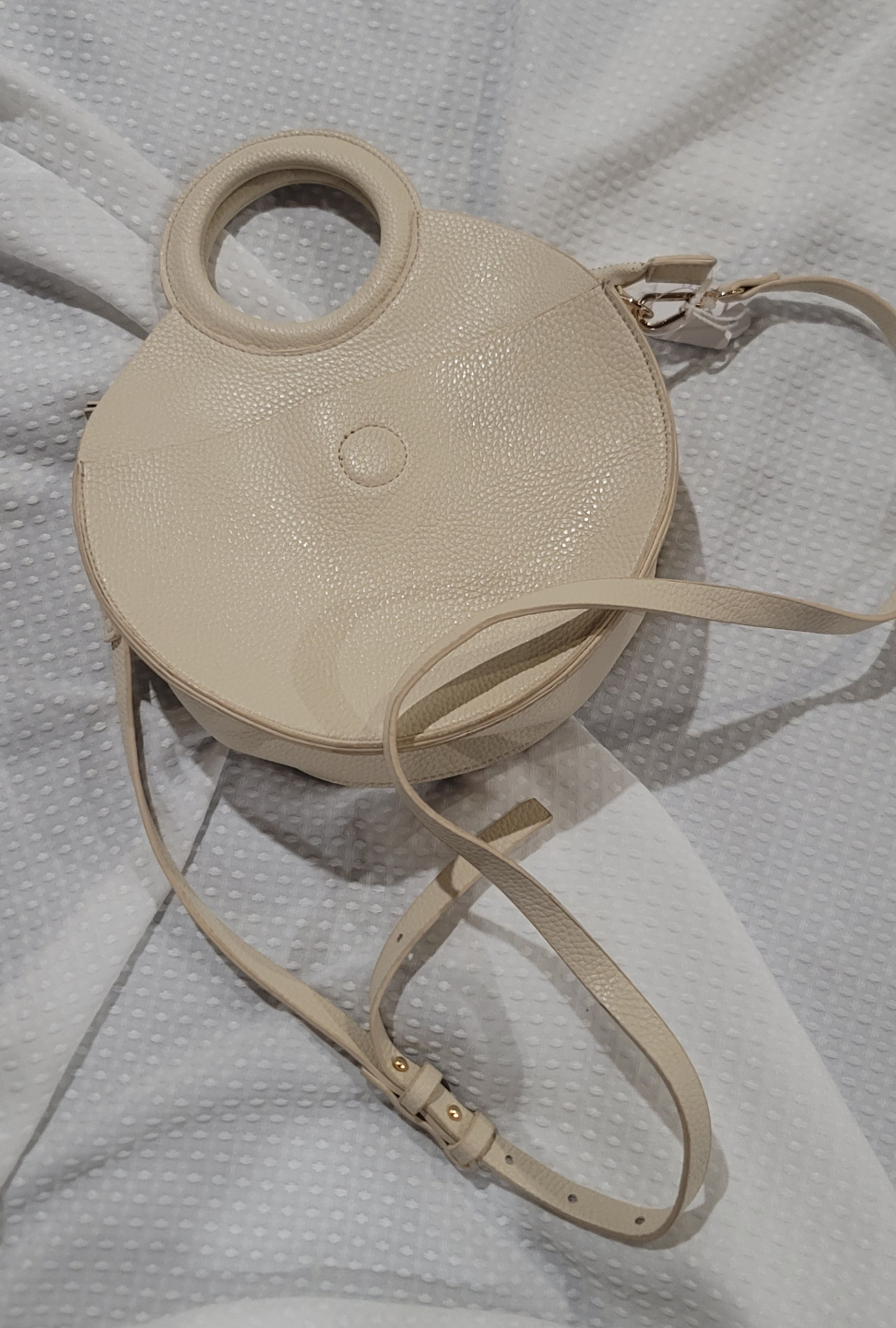 Remi/Reid-Cream-coloured Circle Bag with Adjustable Strap