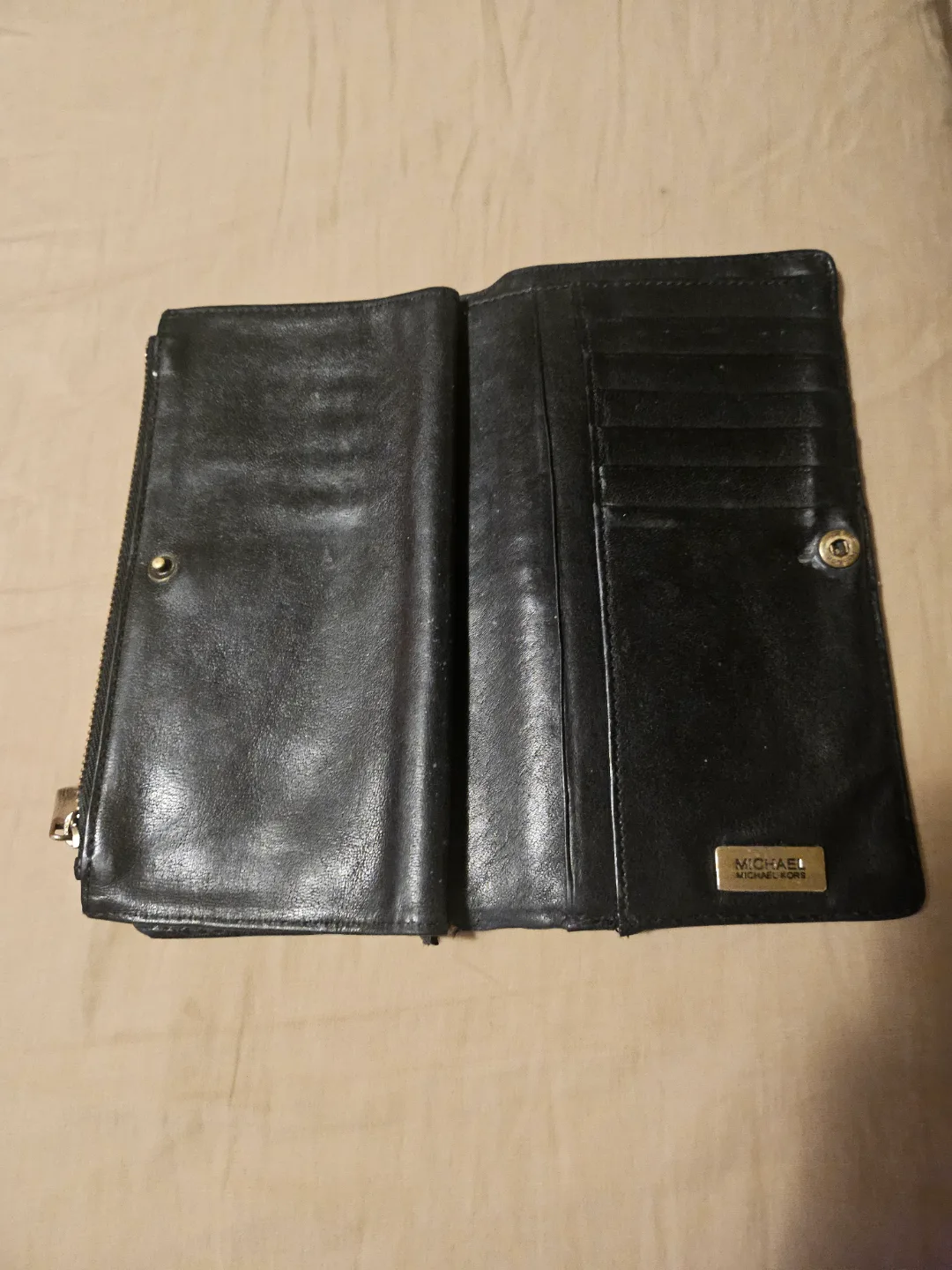 Michael Kors Leather women's wallet image indicator(3)