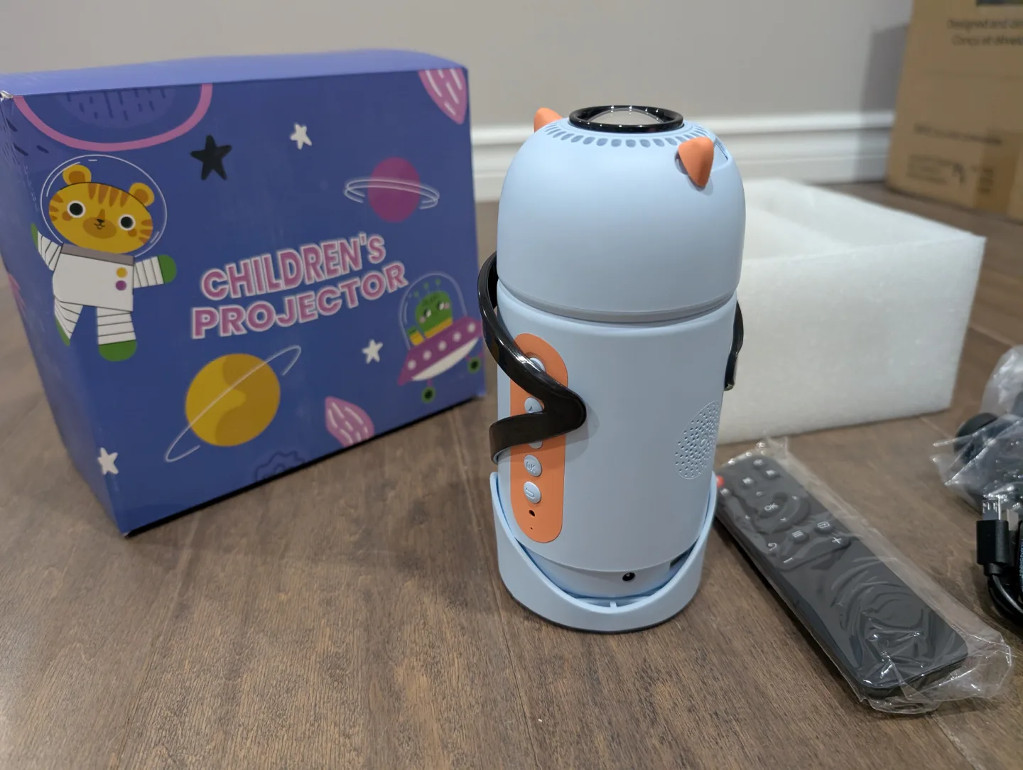 Kids Projector, Portable Mini Projector with Stand, Remote image indicator(2)