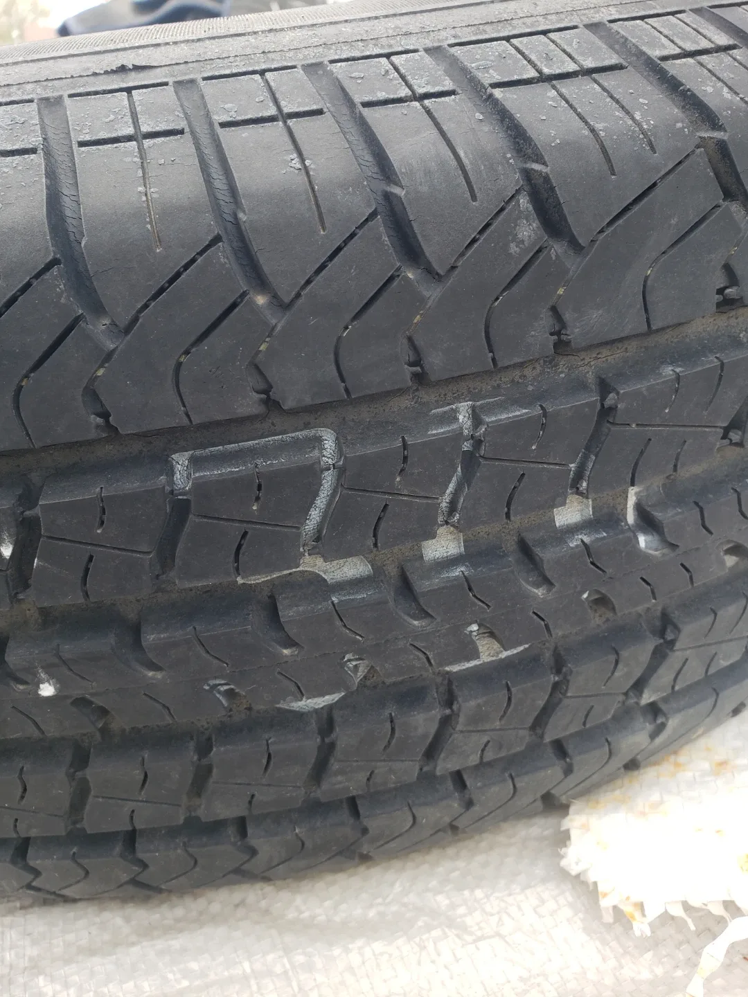 Used 235/75R16 Uniroyal Laredo Tire and Rim image indicator(3)
