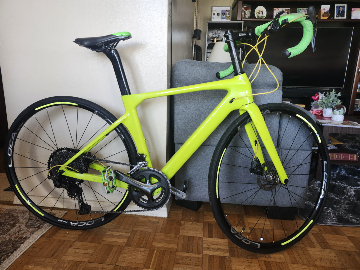 Lime Green Carbon Fibre Road Bike - photo 2