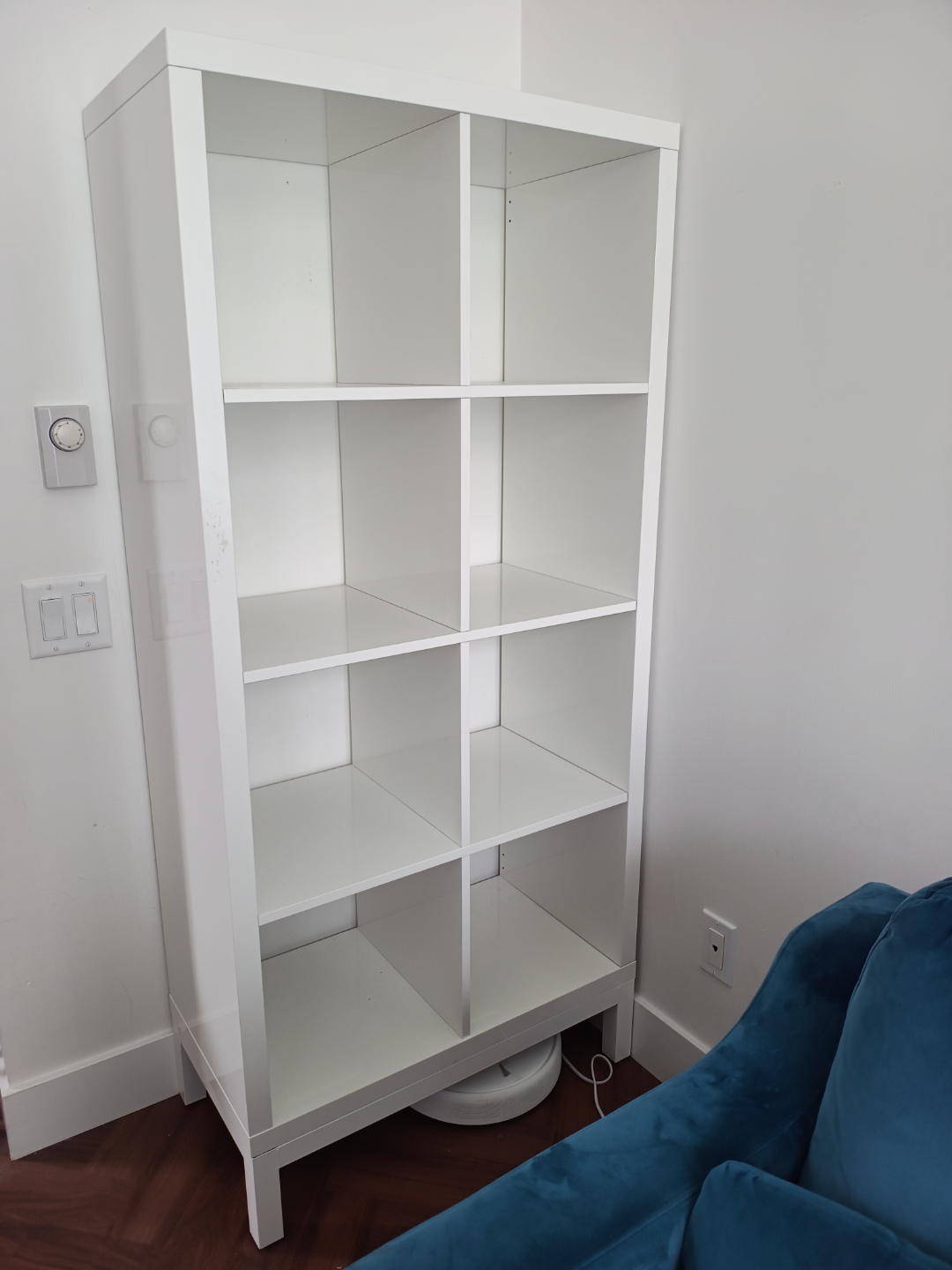 IKEA KALLAX Shelf Unit - Gloss White with underframe
