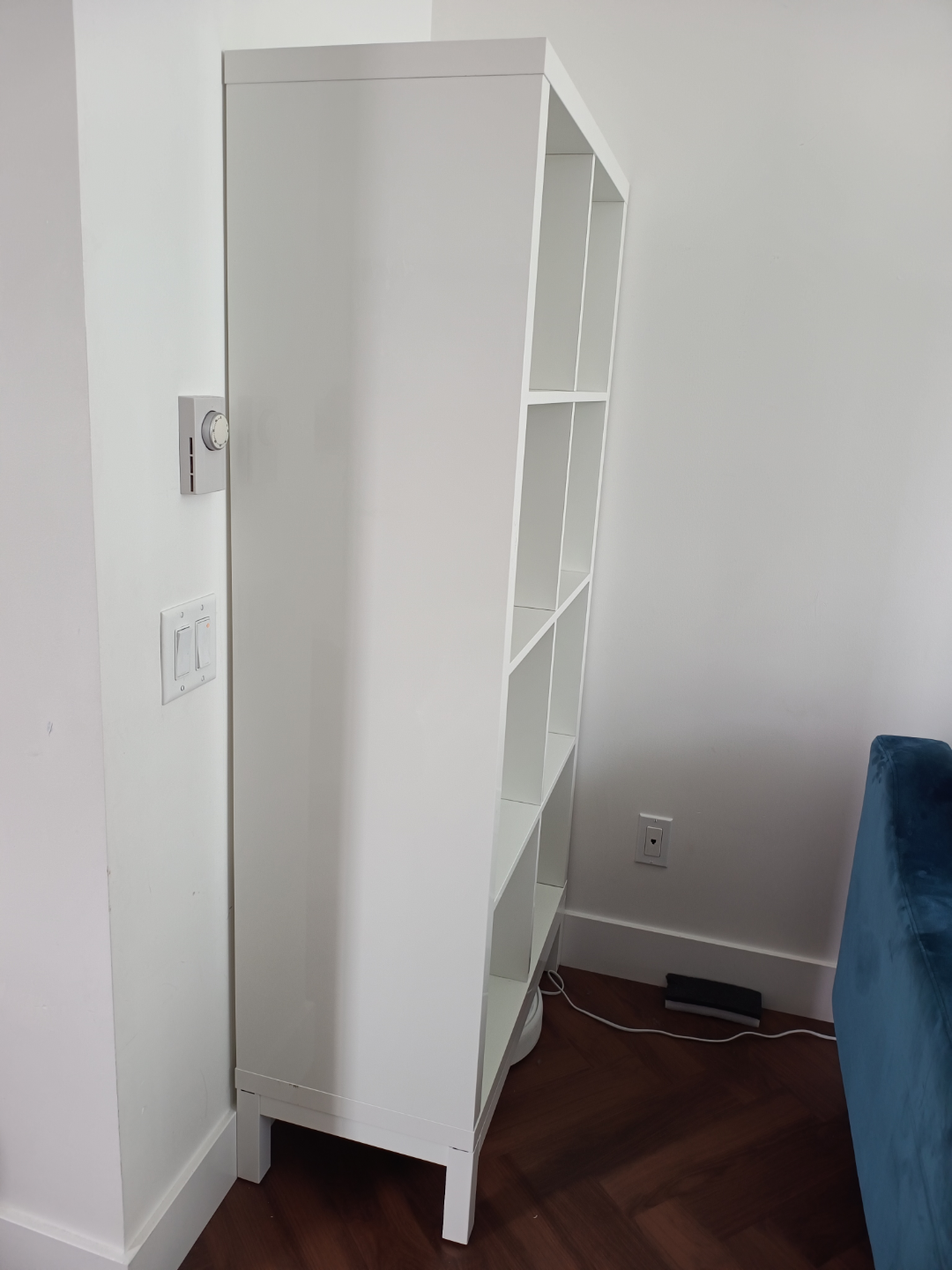 IKEA KALLAX Shelf Unit - Gloss White with underframe - photo 2
