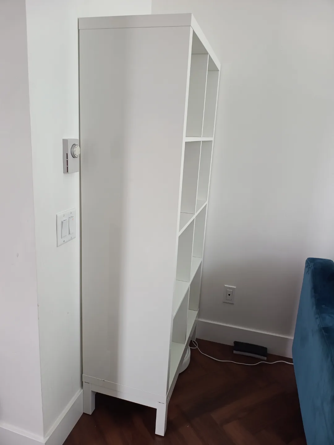 IKEA KALLAX Shelf Unit - Gloss White with underframe image indicator(2)