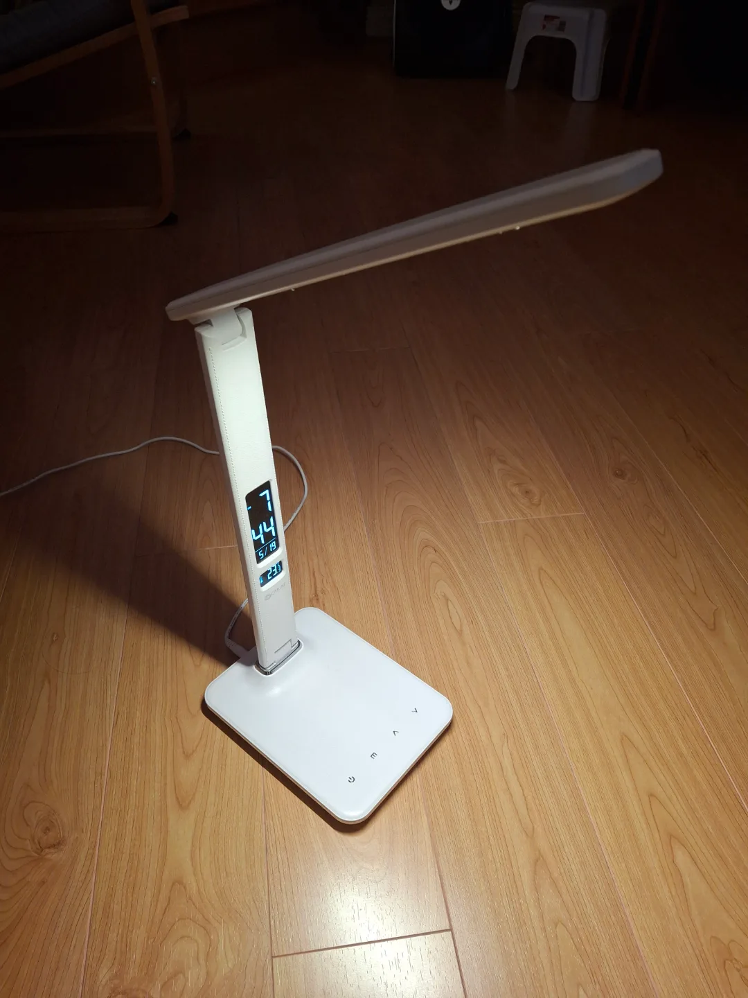 OttLite Executive LED Desk Lamp with USB charging port image indicator(2)