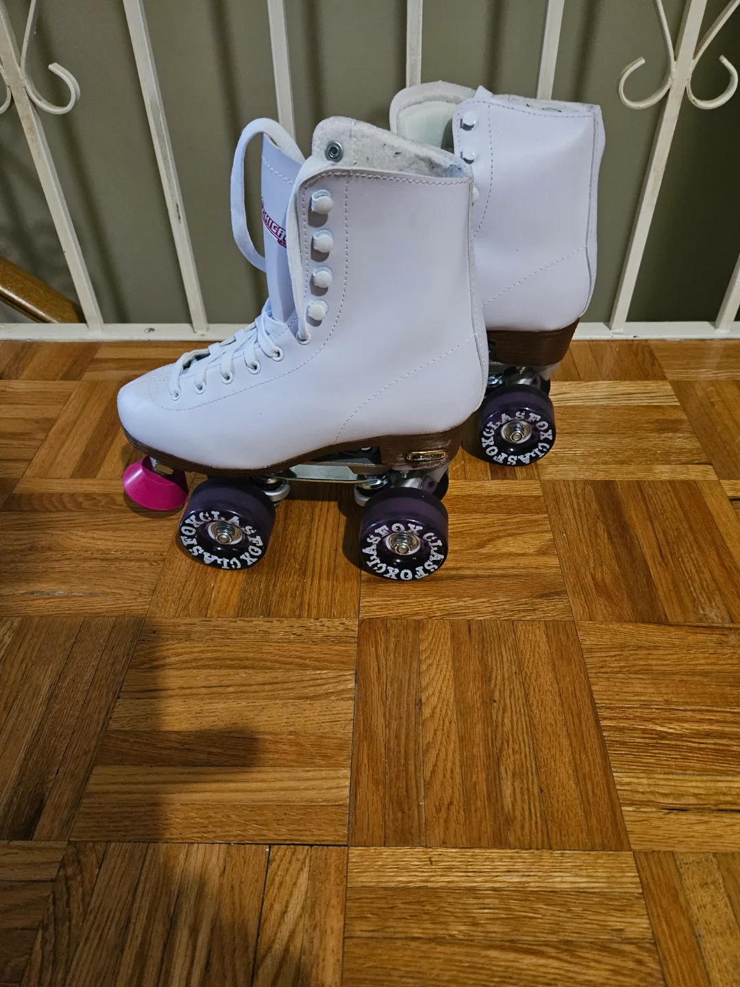 Chicago Roller Skates - White image indicator(2)