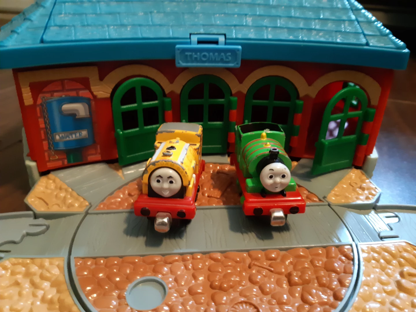Thomas & Friends Take-Along Train Set with Station - photo 2