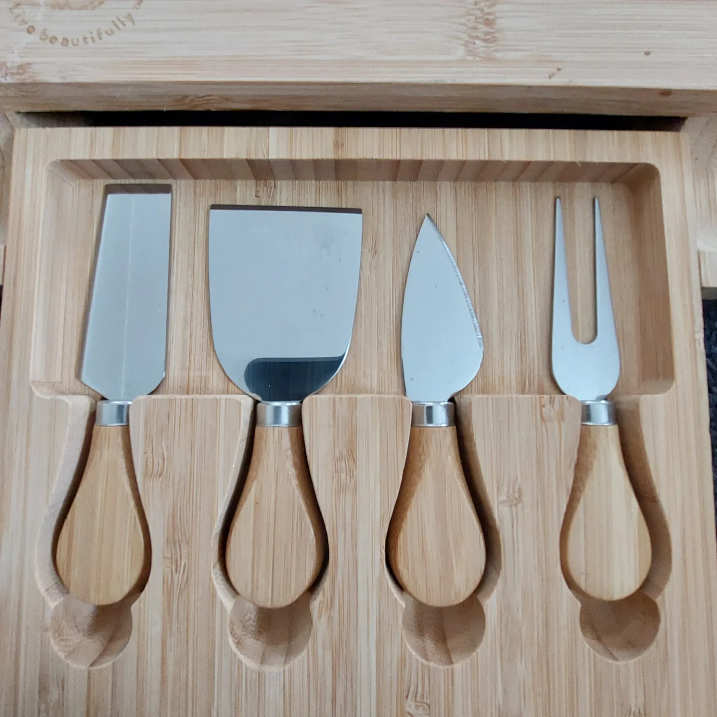 Bambüsi Collection Bamboo Cheese Board with Knives image indicator(2)