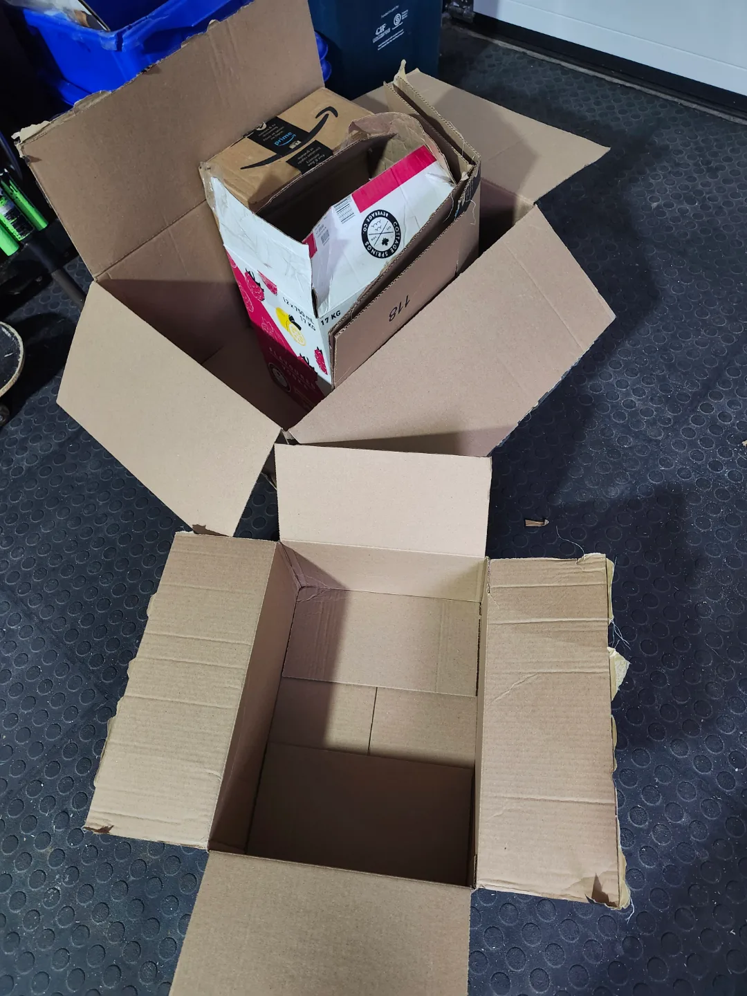 Boxes, FREE! Quick pick up, FCFS thumbnail