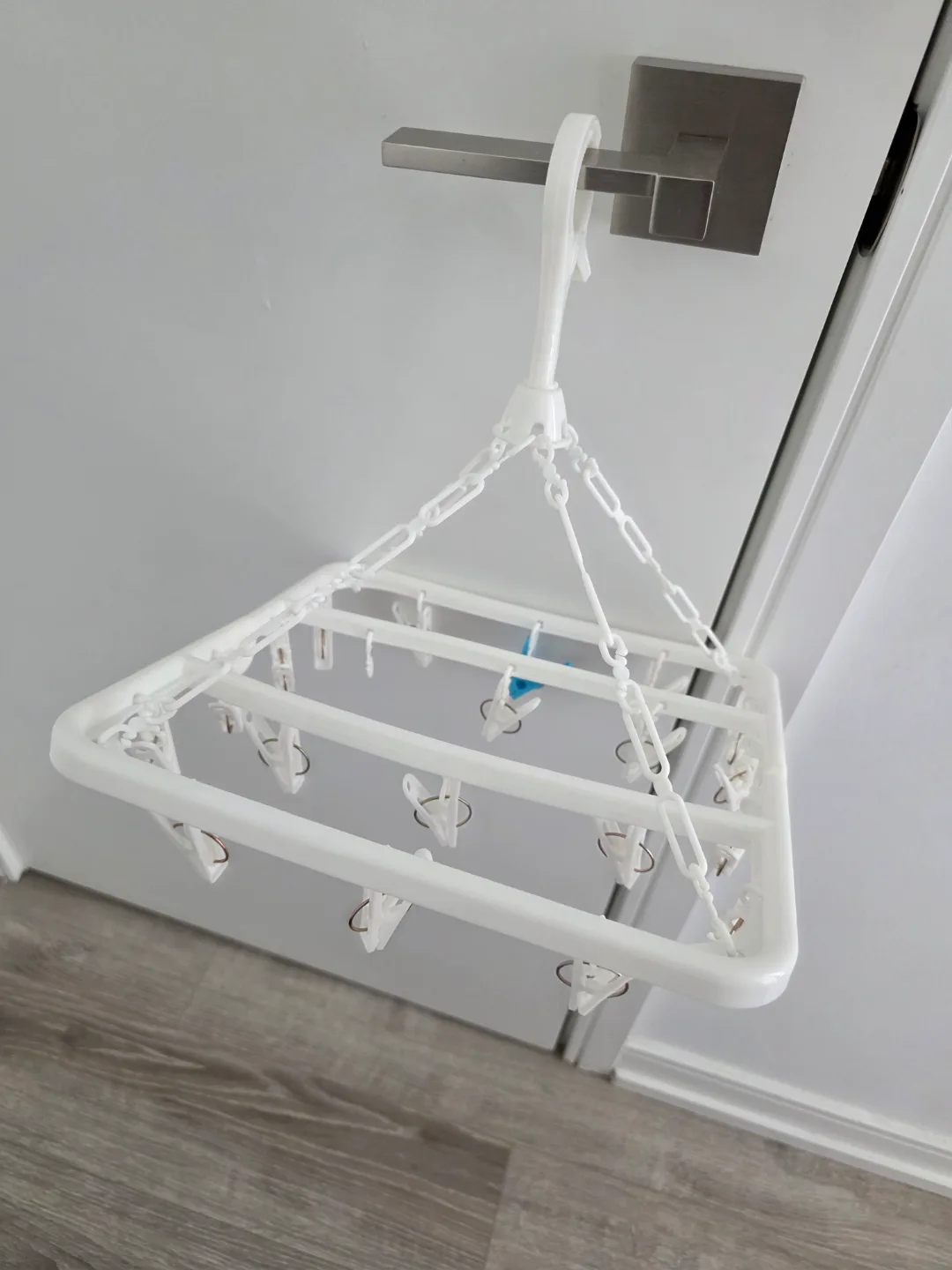 Hanging Drying Rack with Clips thumbnail