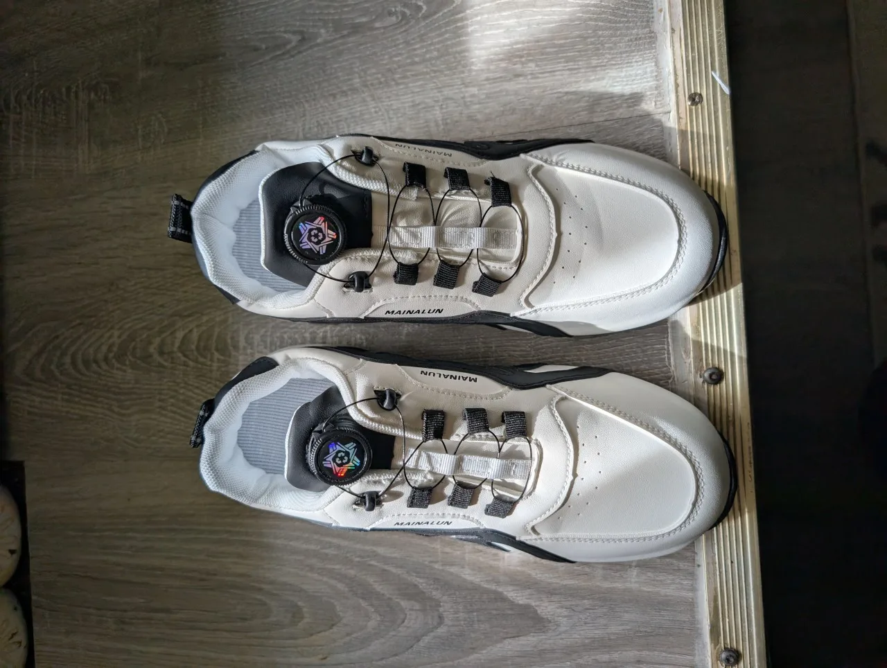 MAIJUNLUN White and Black Sneakers thumbnail