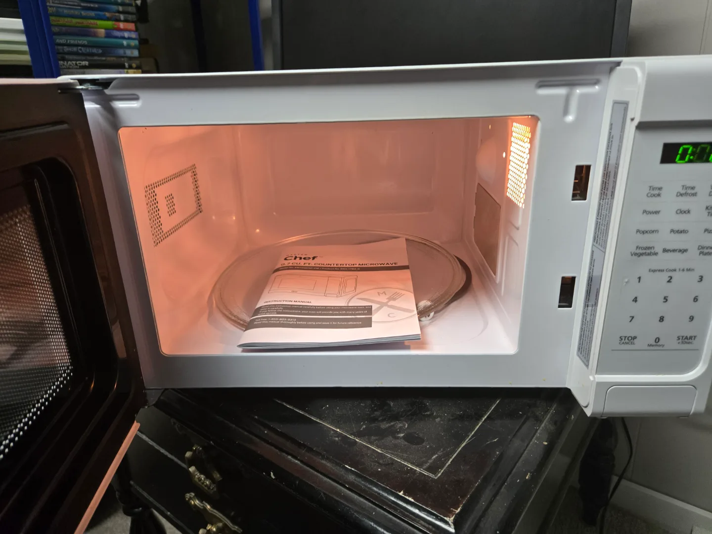 Master Chef 0.7 Cu. Ft. Countertop Microwave image indicator(3)