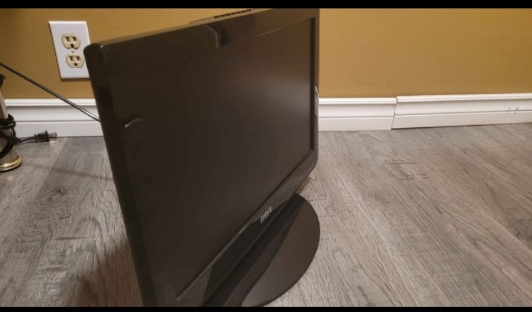 RCA 19" HDMI LCD HDTV - photo 3