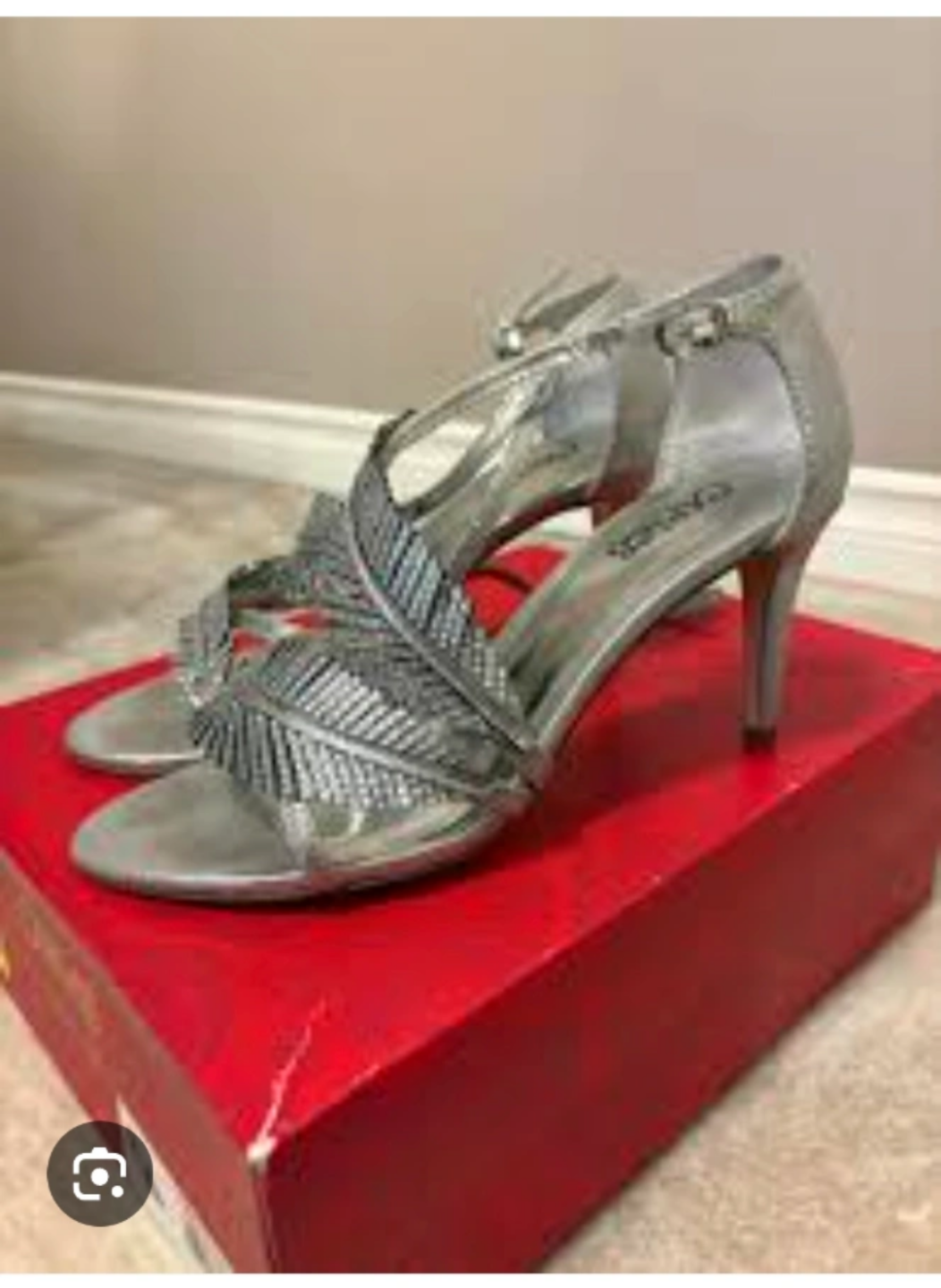 Carlos Santana Size 8 Frisco Silver Heels, Size 8