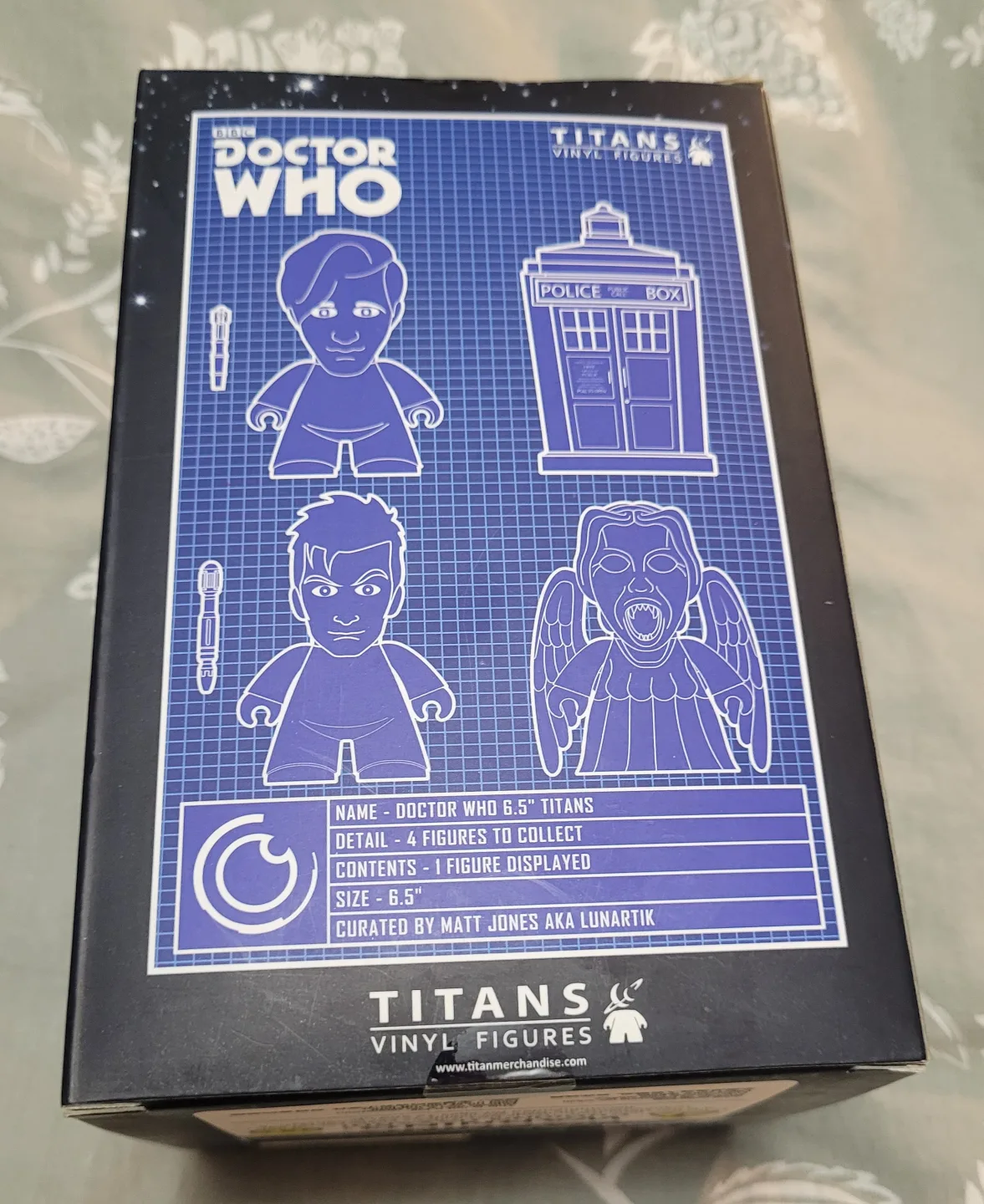 Doctor Who 11th Doctor 6.5" Titan Vinyl Figure with Comic Book image indicator(2)
