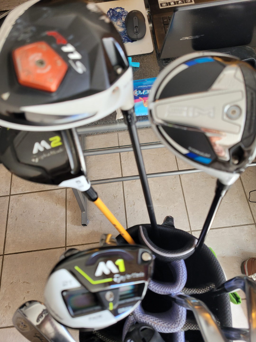 Complete TaylorMade set with Drivers, Irons etc - photo 2
