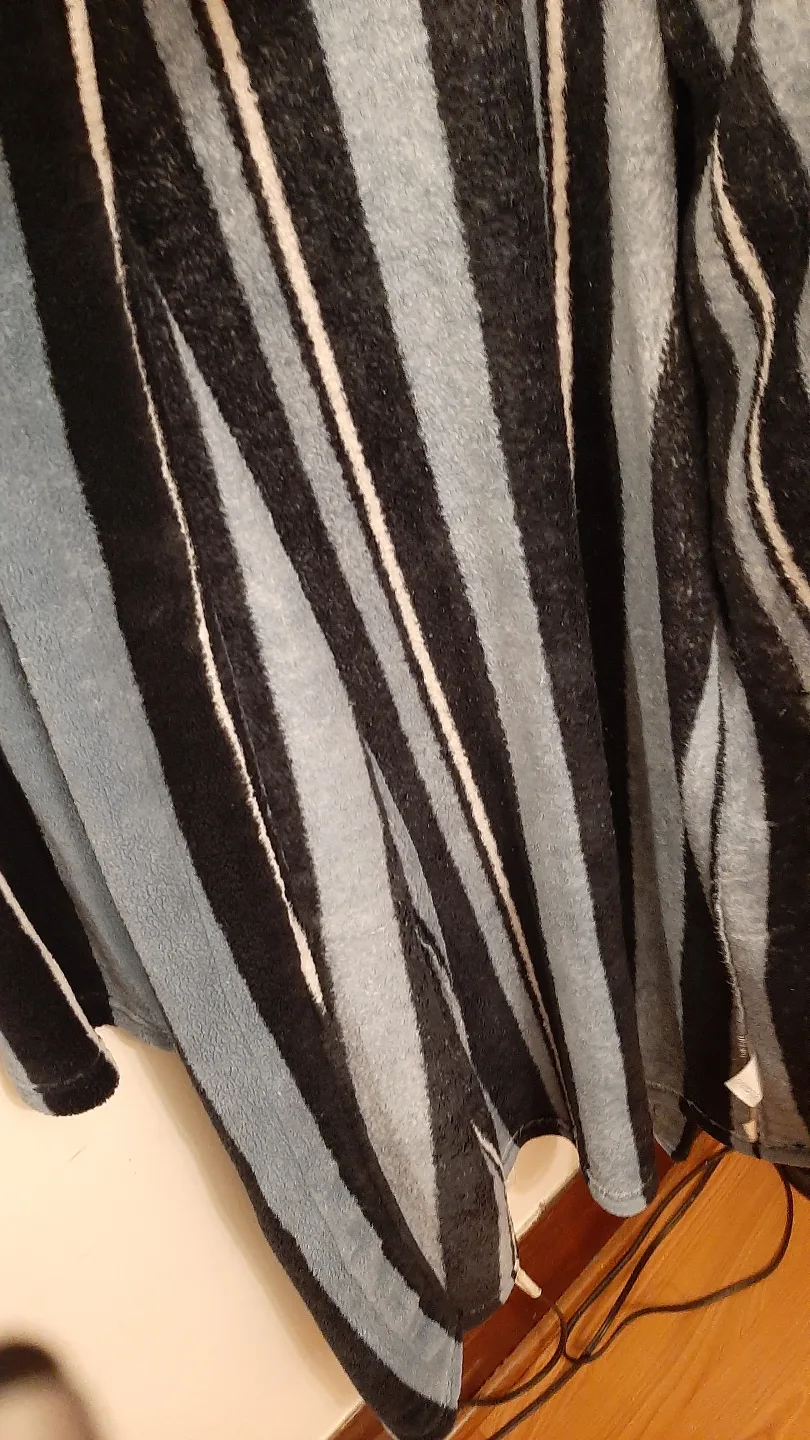 Striped Fleece Bath Robe image indicator(7)