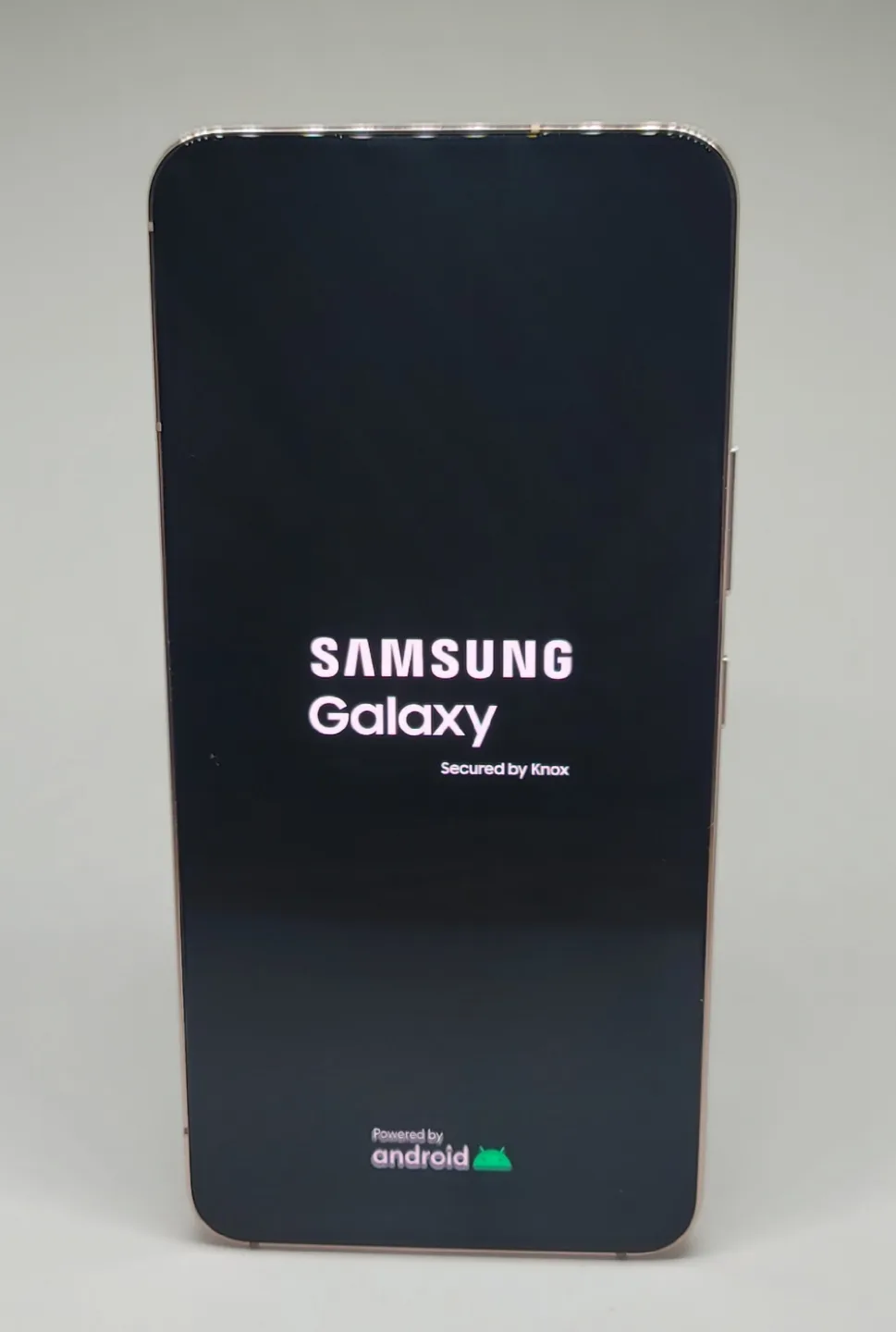 Samsung Galaxy S22 Smartphone - Excellent Condition thumbnail