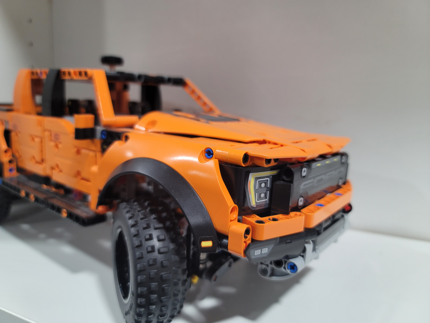 LEGO Technic Ford F-150 Raptor - photo 3