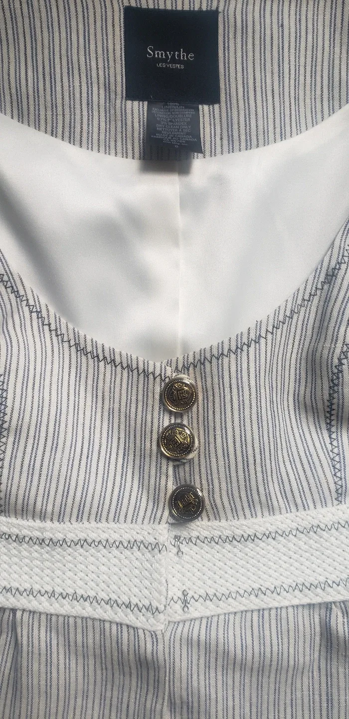 Smythe Linen Blazer: Navy Cream Short Sleeve, Gold Buttons image indicator(3)