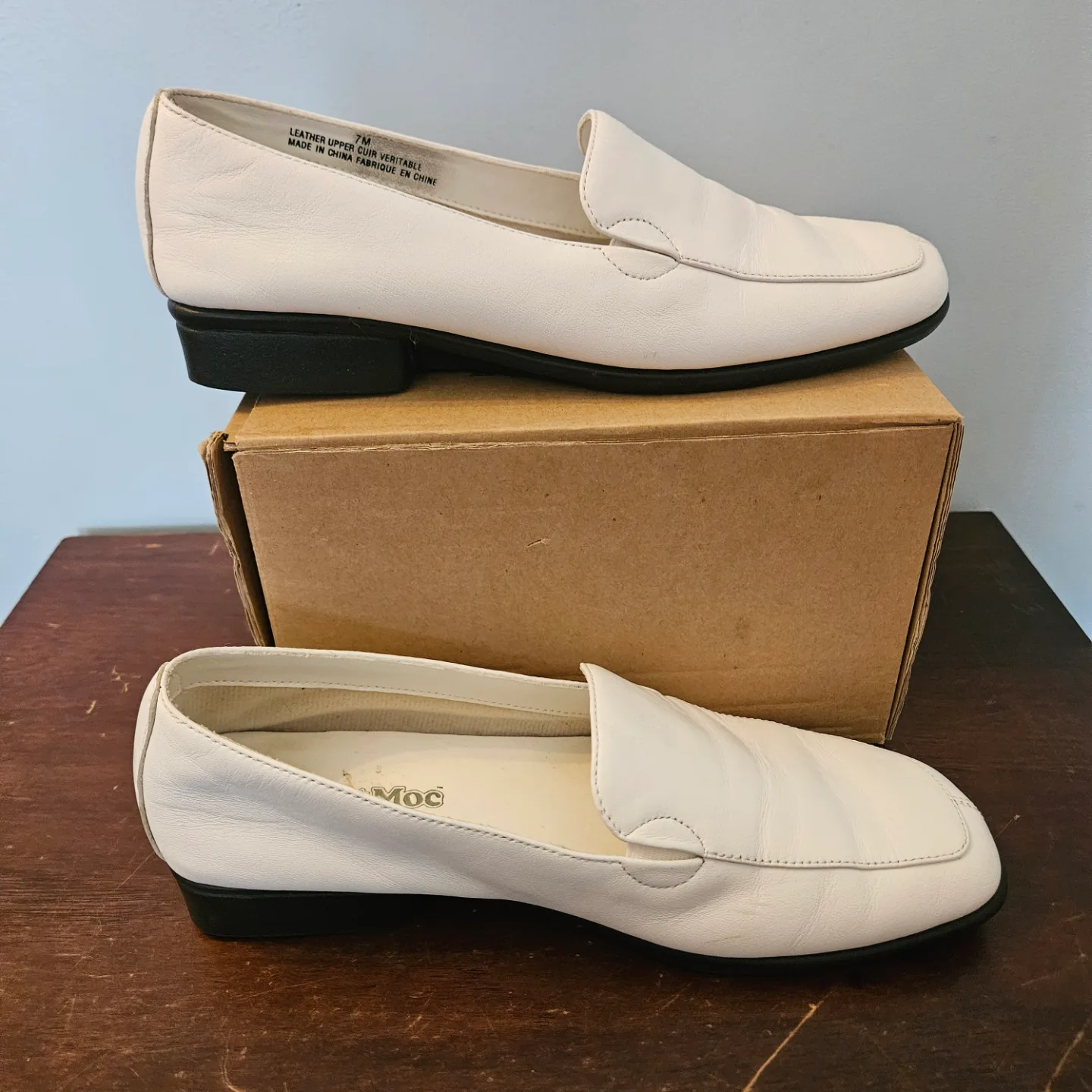 Soft Moc Womens White Leather Slip On Shoes Size 7M EUC thumbnail