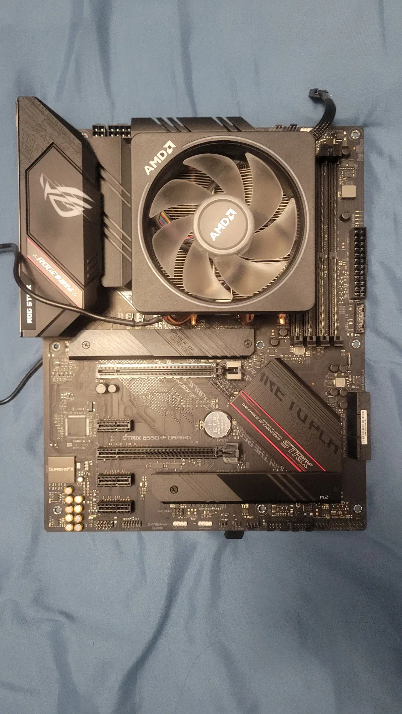 ASUS ROG Strix B550-F Gaming Motherboard + Ryzen 7 3700X Combo image indicator(2)