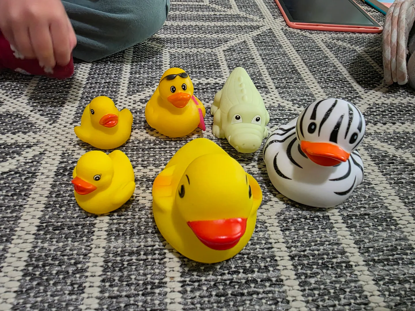 Fun bath toys! Five rubber ducks and a crocodile thumbnail