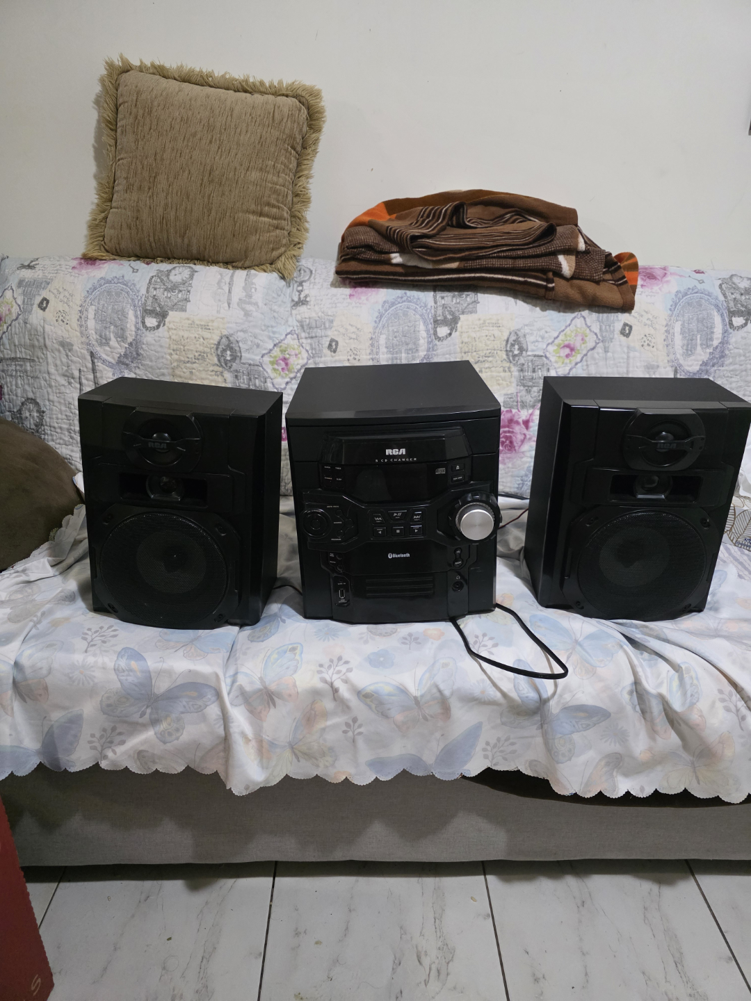 RCA 5 CD Changer Stereo System with Speakers