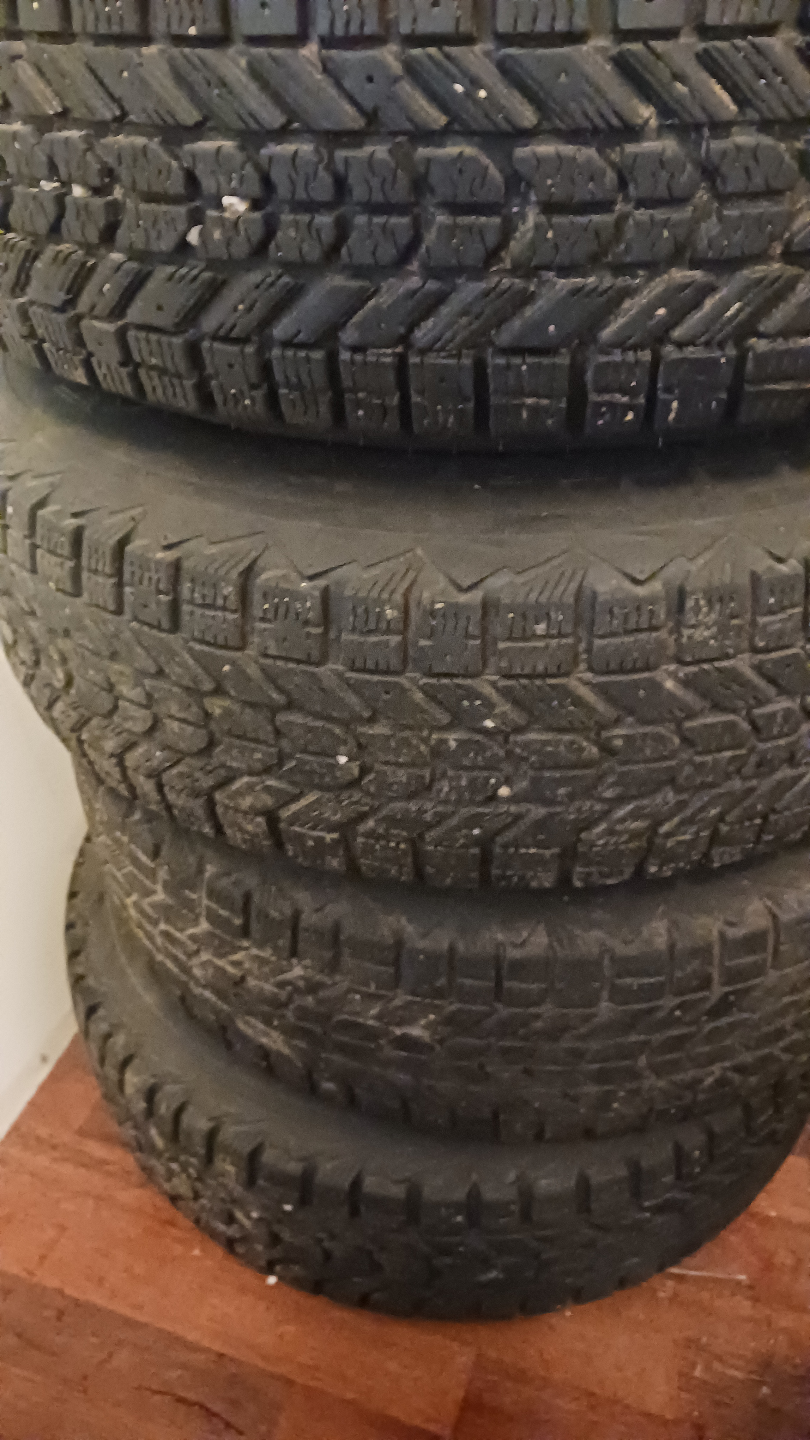 Used winter tires and rims - P235/75R15 - photo 2