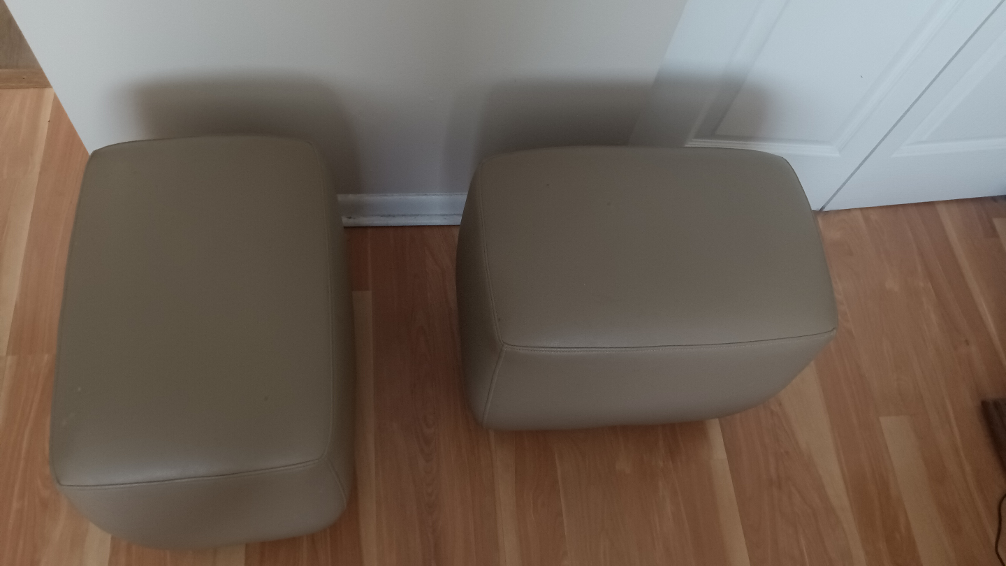 Pair of Beige Leather Ottomans - photo 3